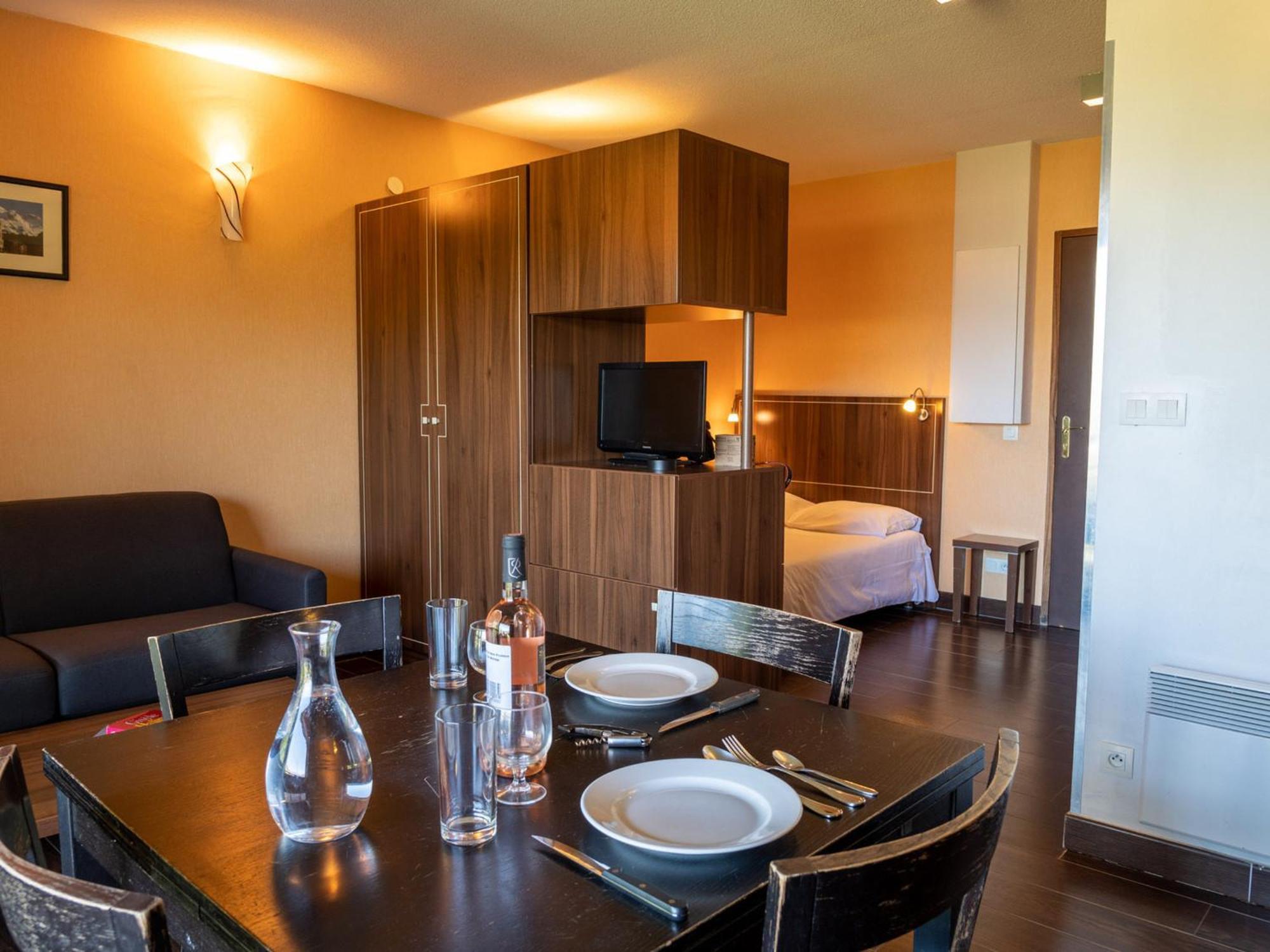 Studio 4 Personnes Avec Piscine Et Sauna - Residence Chateau Des Magnans - Jausiers - Fr-1-165B-45 エクステリア 写真